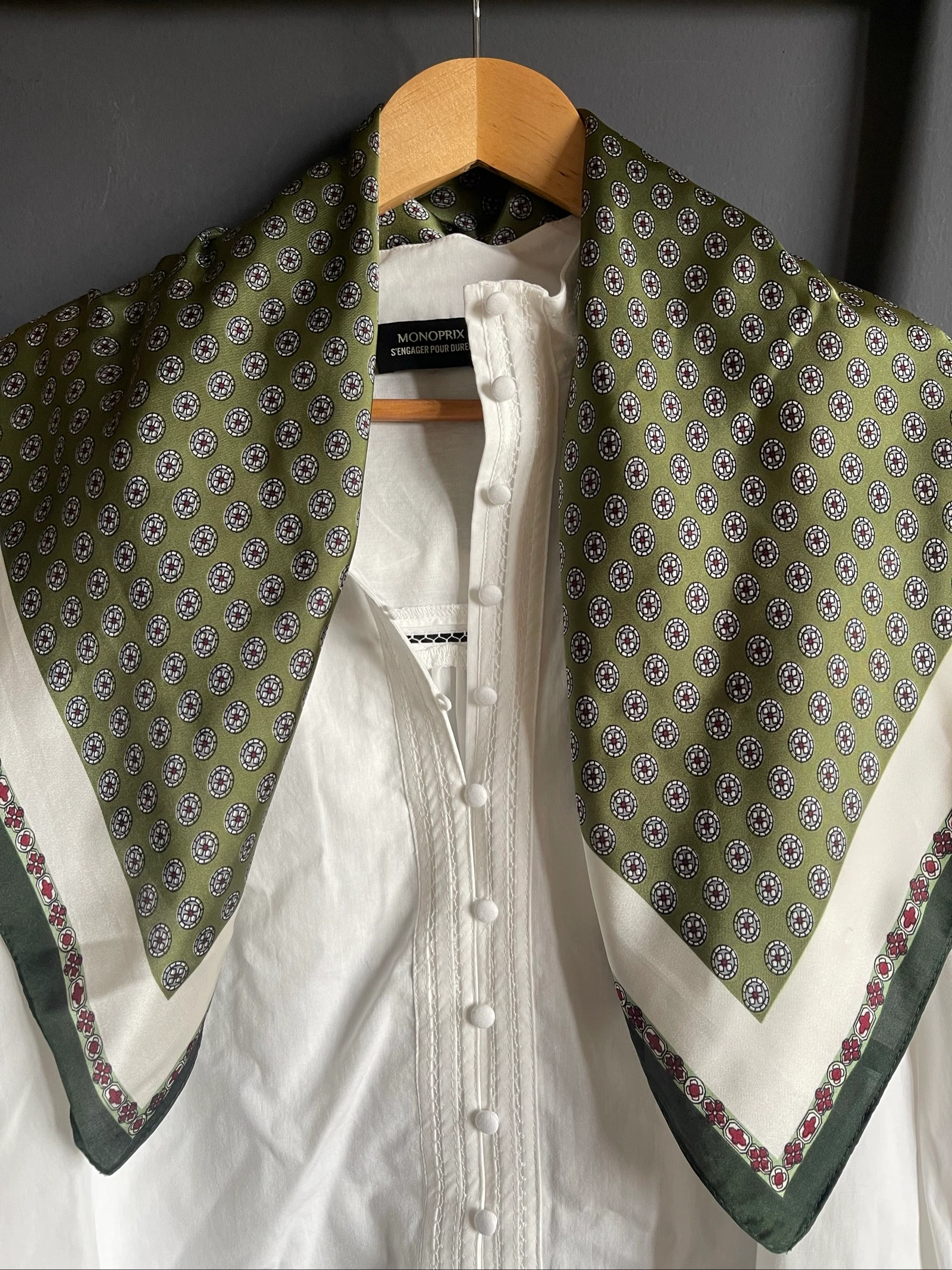 Foulard chique verde kaki inglês 70x70 – photo 3